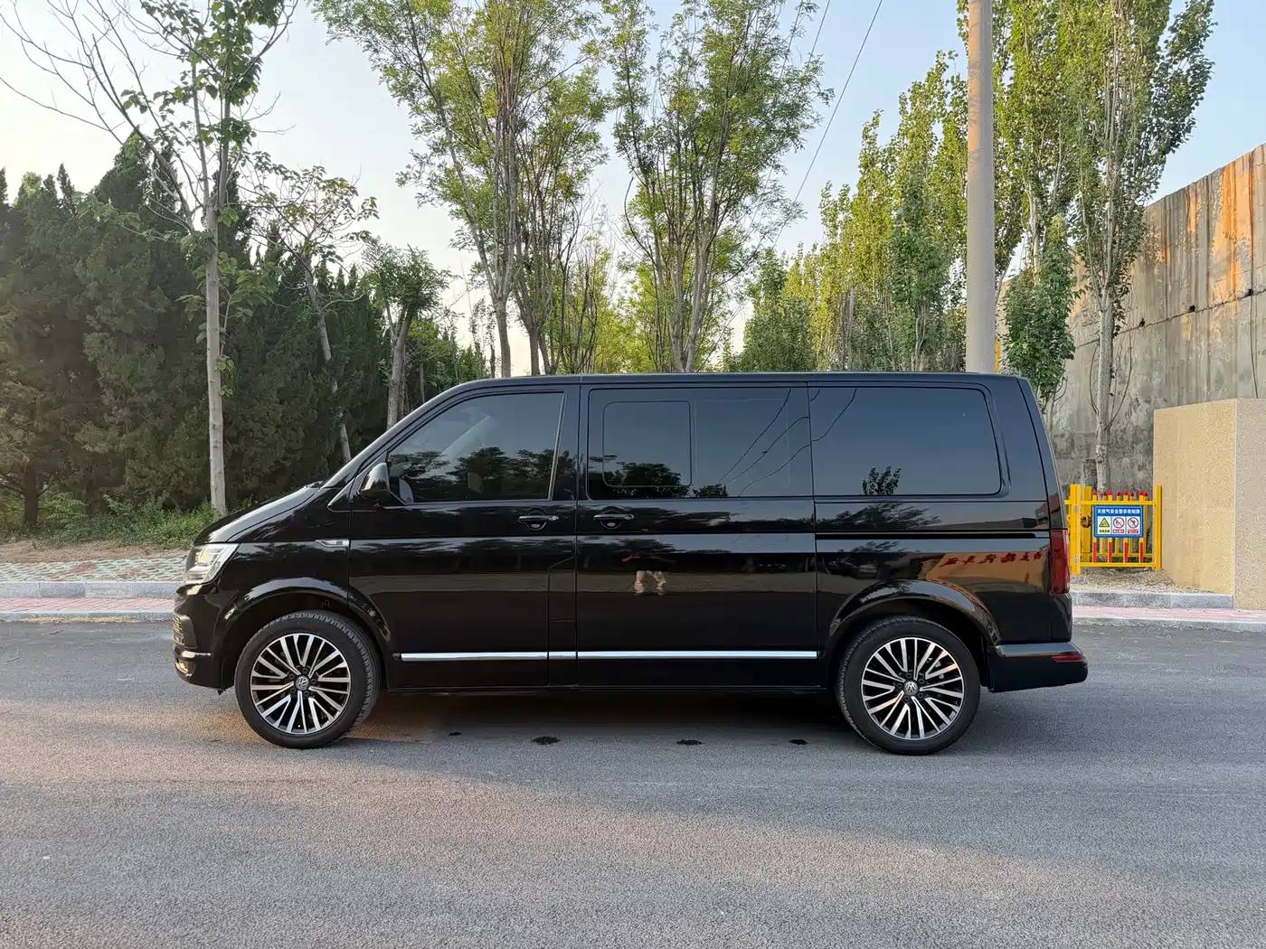 Volkswagen Multivan 2019 2.0TSI 4WD Premium 7-seater фото 4