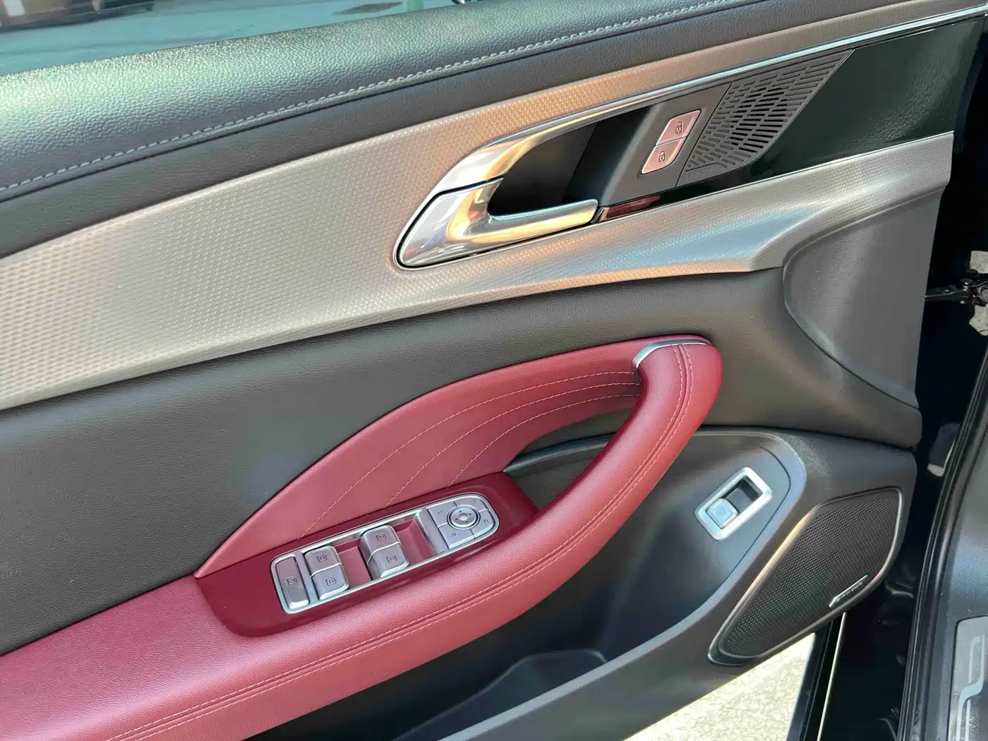 Hongqi H5 2024 2.0T Automatic Smart Connect Flag Smooth Edition фото 24
