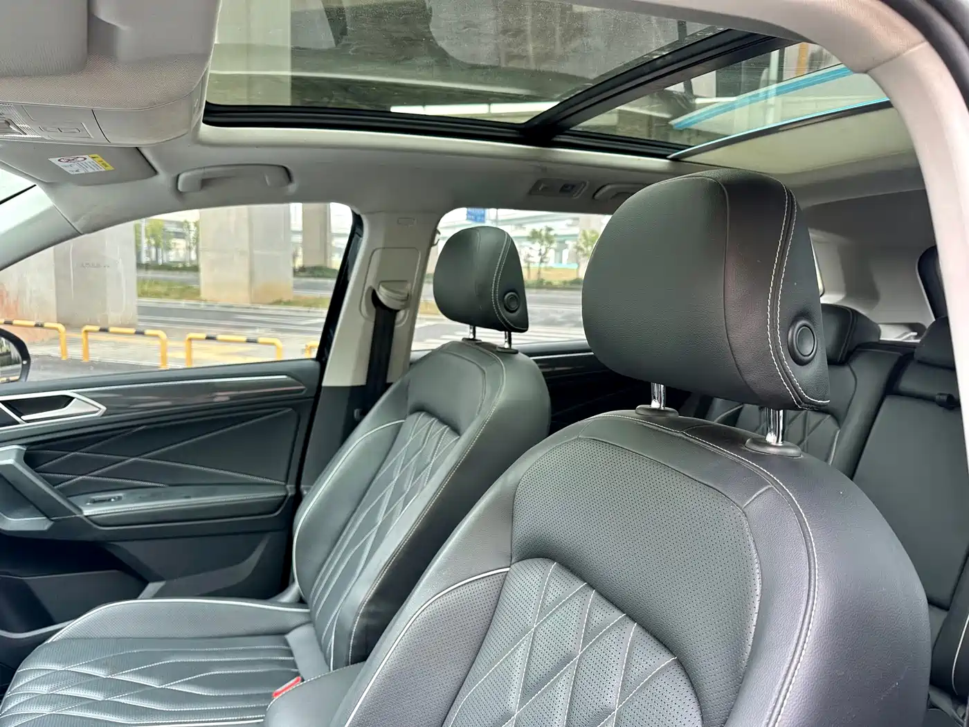 Volkswagen Tiguan L 2023 330TSI Auto 2WD R-Line Premium Edition фото 7