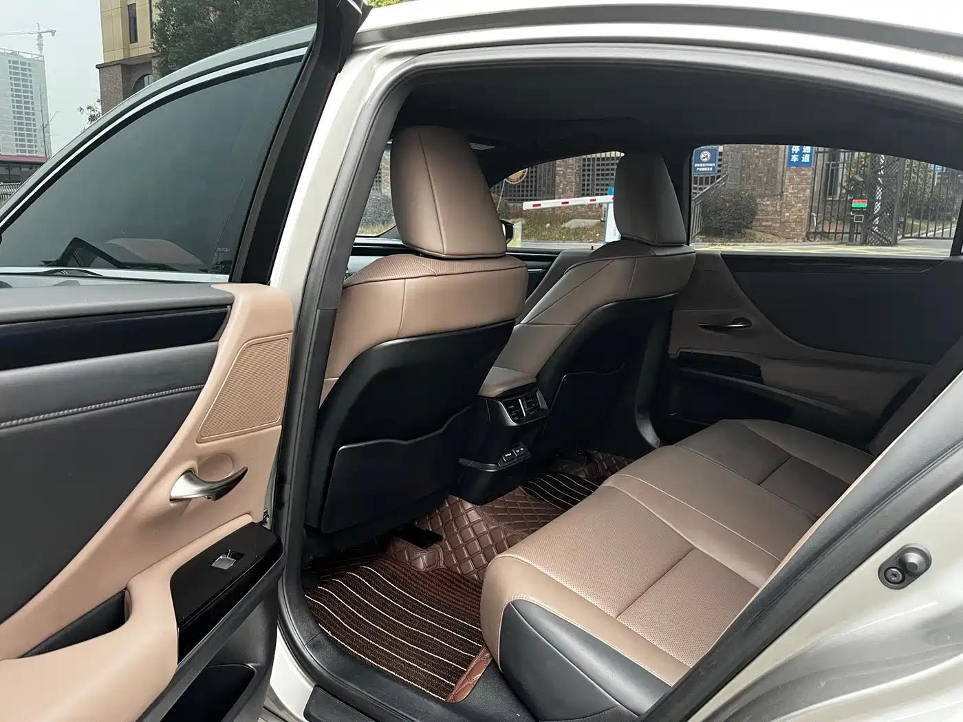 Lexus ES 2022 200 Excellence Edition фото 7
