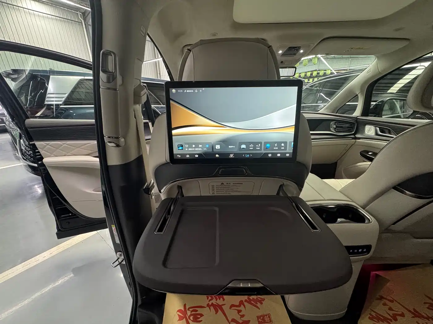 Denza D9 2024 DM-i 980 AWD Flagship фото 27