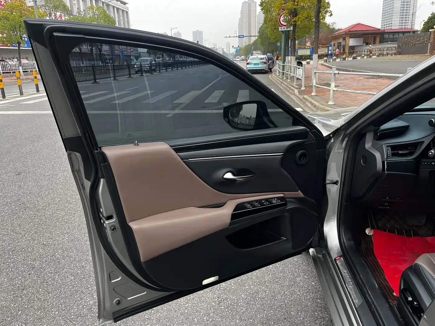 Lexus ES 2022 200 Excellence Edition фото 12