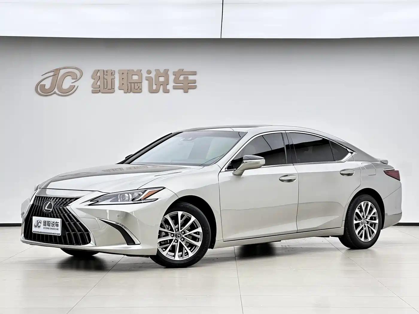 Lexus ES 2022 300h Excellence Edition
