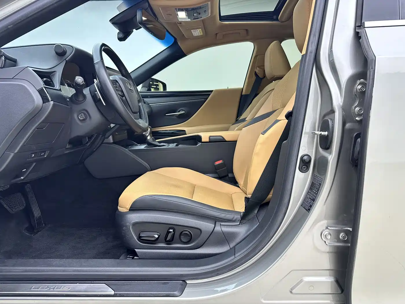 Lexus ES 2022 300h Excellence Edition фото 4
