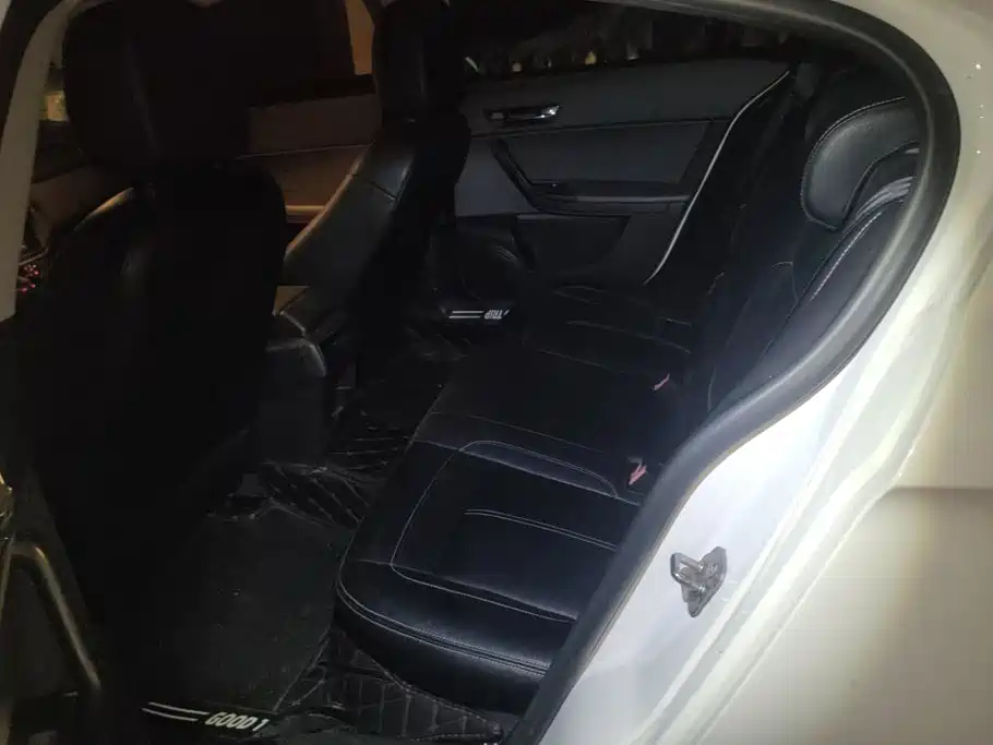 Qoros 3 2016 2016 Sedan 1.6L Manual Zhixiang