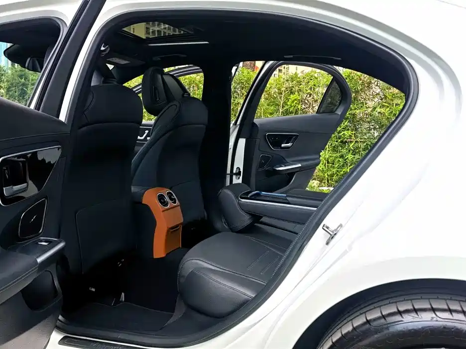 Mercedes-Benz C-Class 2024 Facelift C 200 L Sport фото 10