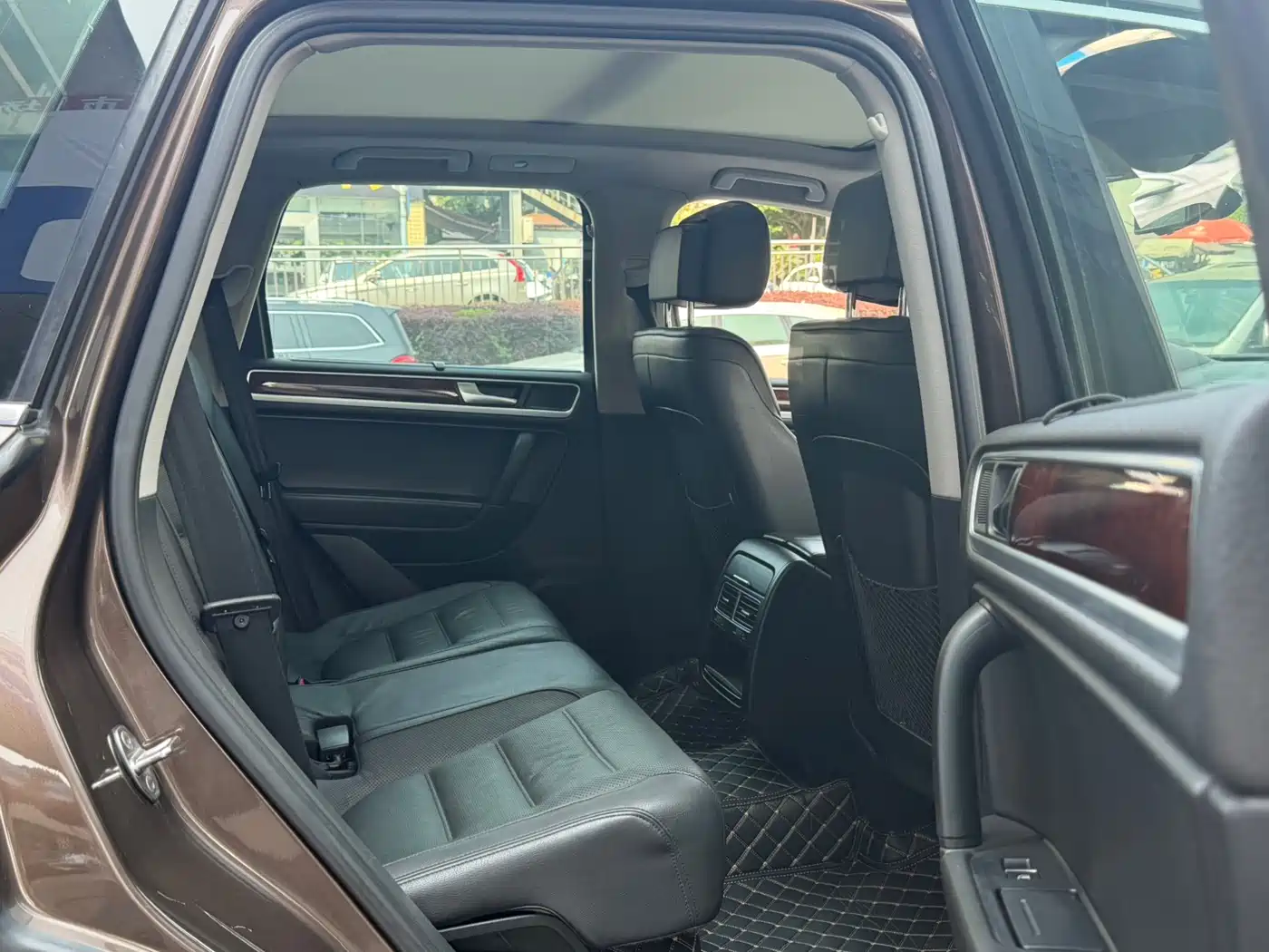 Volkswagen Touareg 2011 3.0TDI Diesel Comfort фото 9