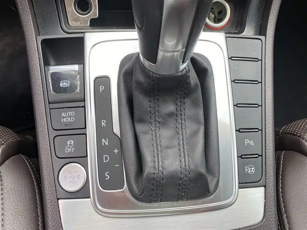 Volkswagen FAW-Volkswagen CC 2016 Model 1.8TSI Luxury фото 12