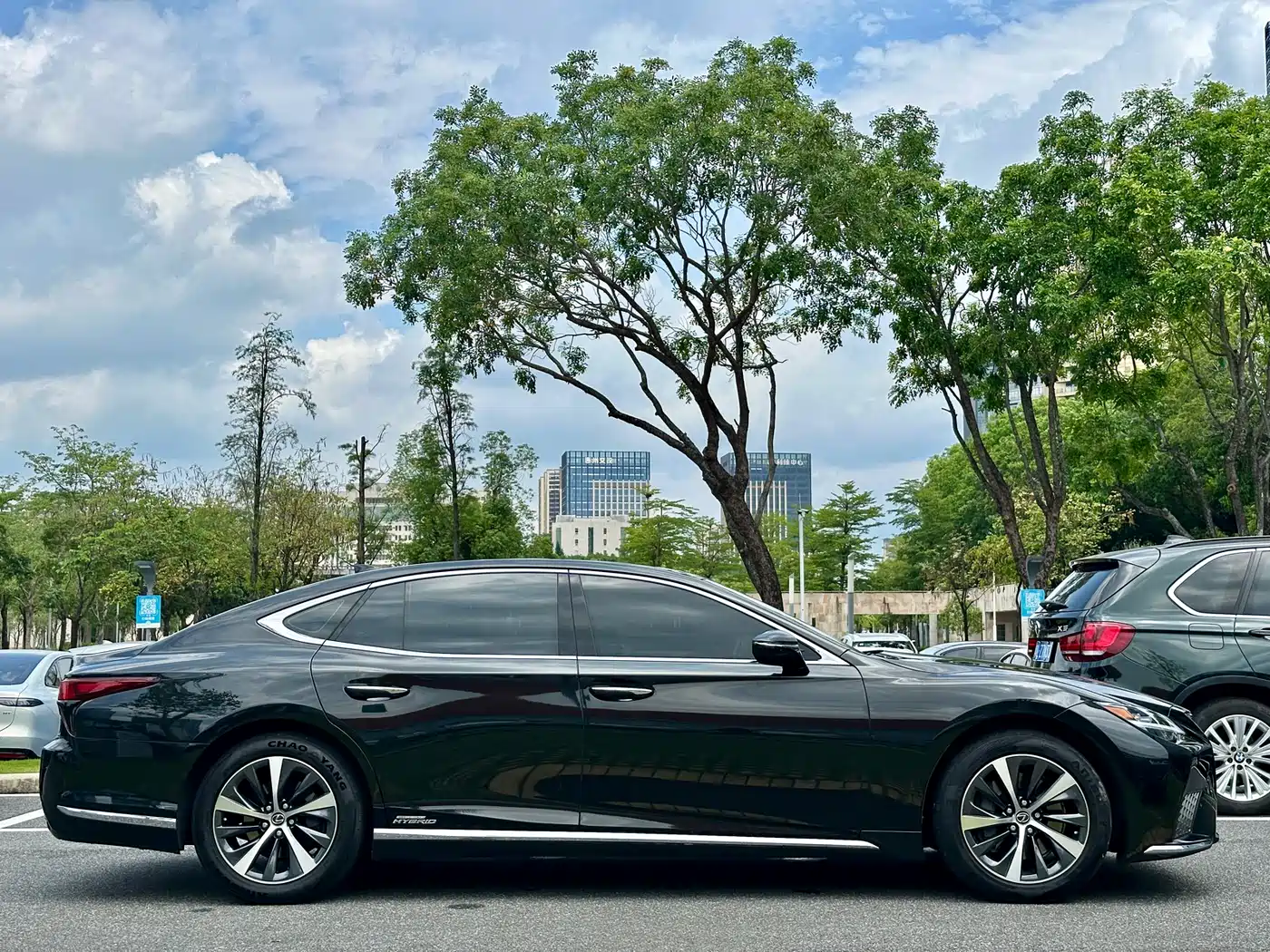 Lexus LS 2021 500h Premium Edition фото 16