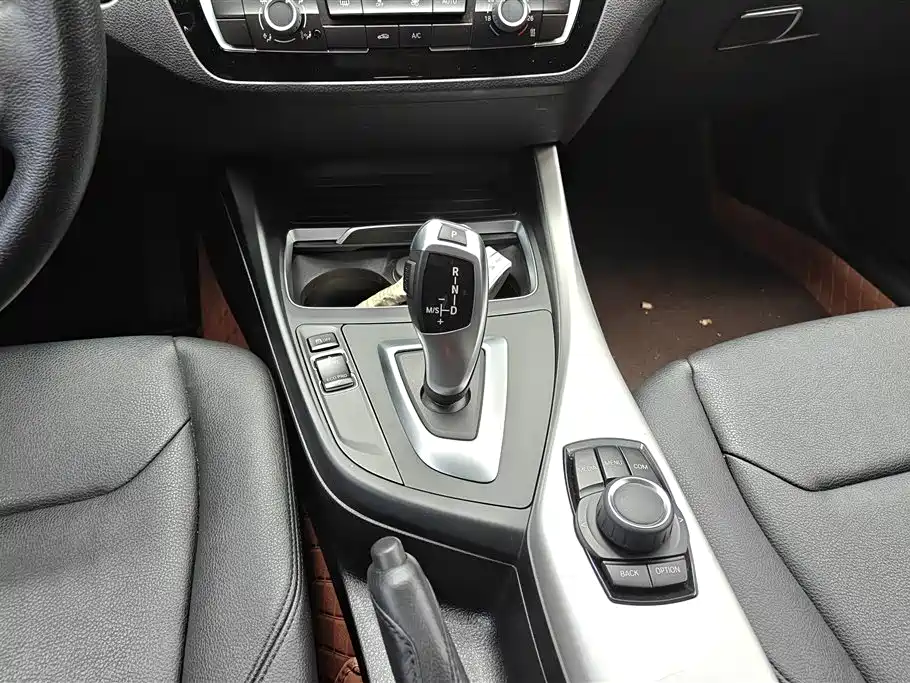 BMW 1 Series (Import) 2018 118i Leading фото 16