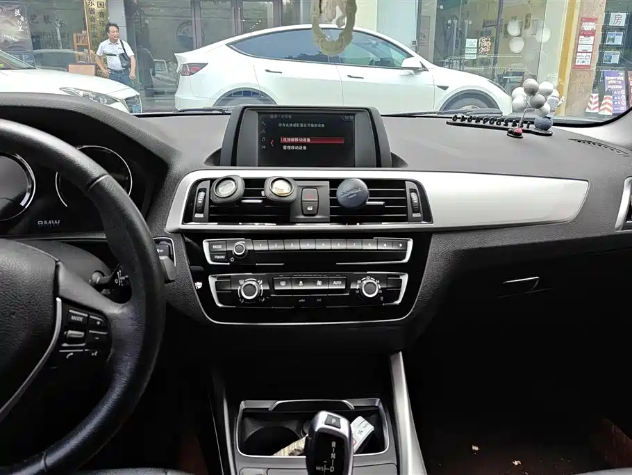 BMW 1 Series (Import) 2018 118i Leading фото 13