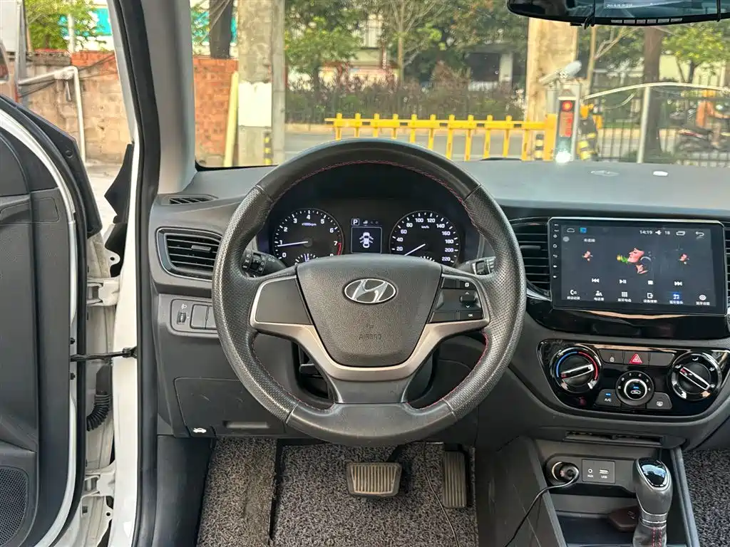 Hyundai Verna 2016 1.4L Automatic Cool Edition GLS фото 6