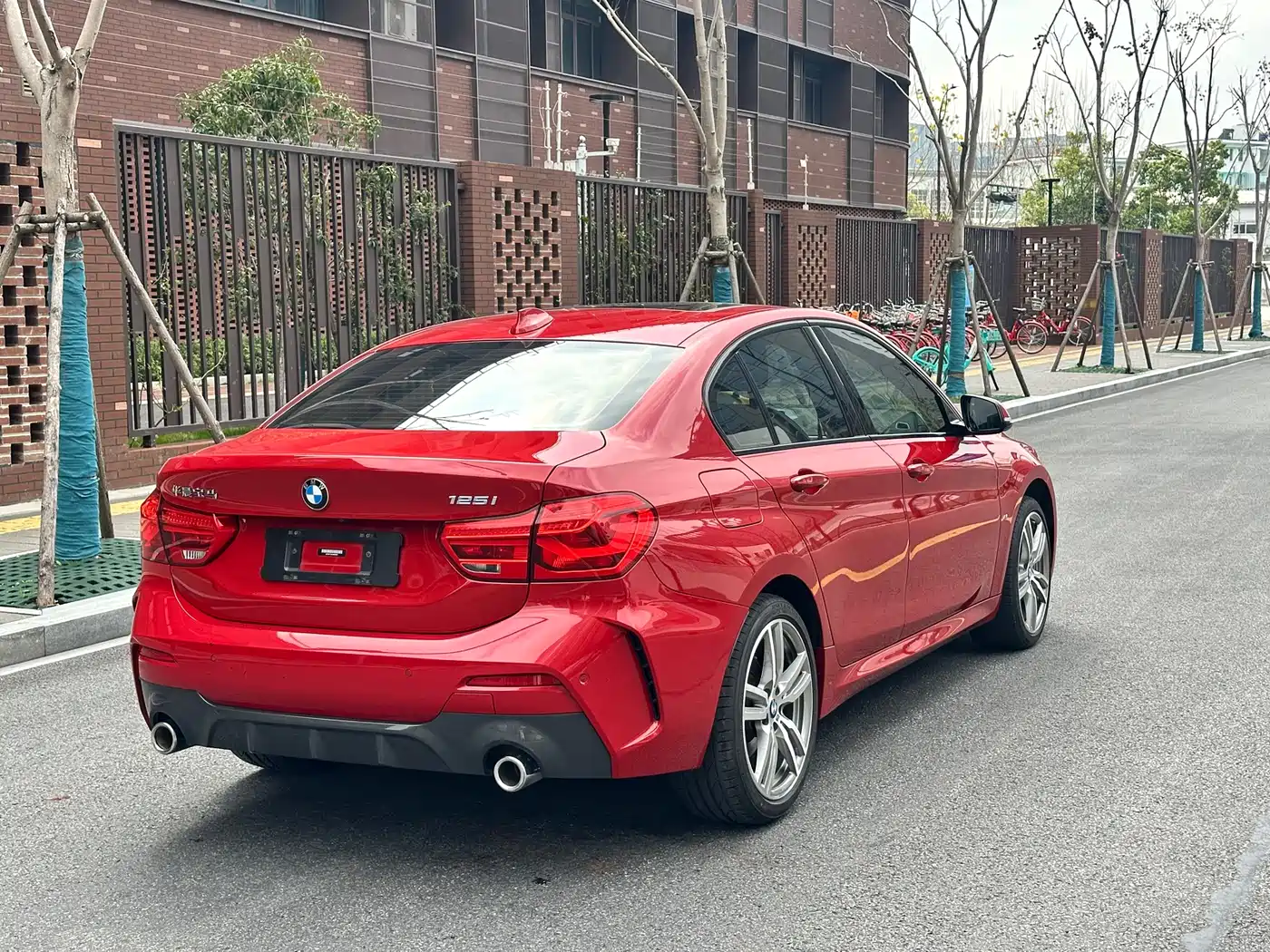 BMW 1 Series 2020 Model 125i Leading M Sport Package фото 6