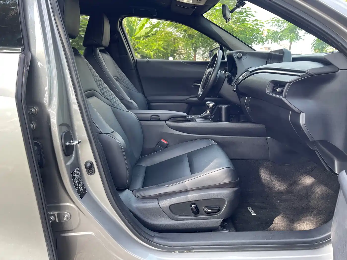 Фото 10 - Lexus UX