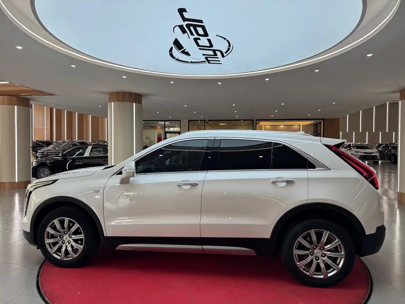 Cadillac XT4 2020 28T FWD Leading Trim фото 8