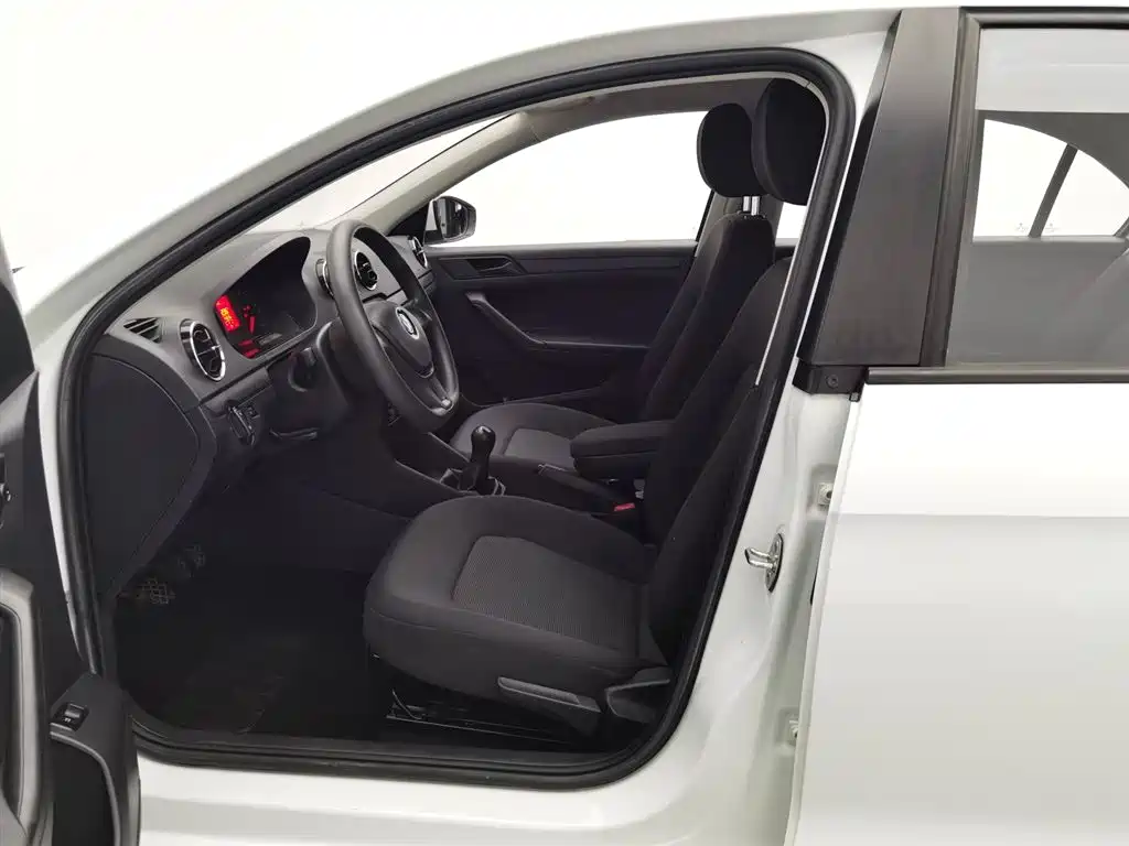 Volkswagen Jetta 2019 Dream Edition 1.5L Manual Fashion фото 10