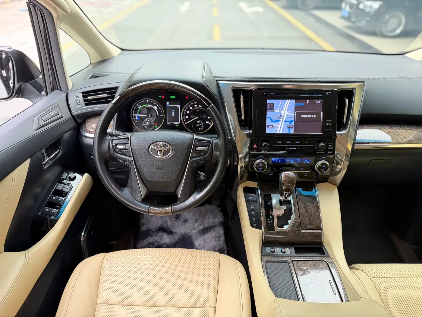 Toyota Vellfire 2019 Hybrid 2.5L HV Premium Edition фото 4