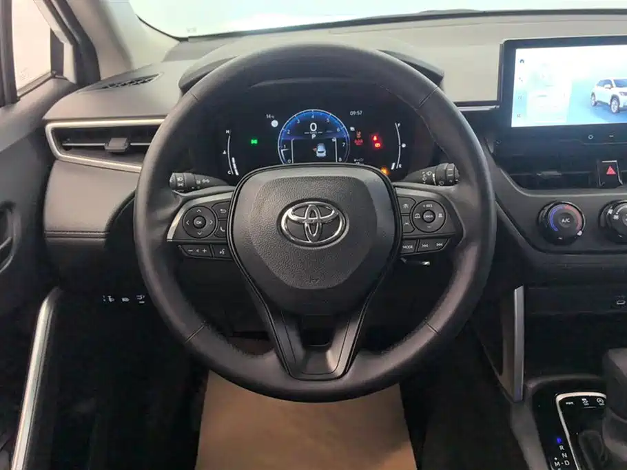 Toyota Corolla Cross 2024 Model 2.0L Pioneer Edition фото 15