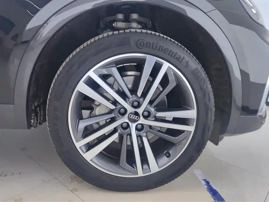 Audi Q5L 2023 40T Luxury Elegance фото 6