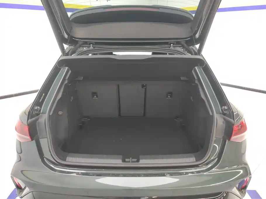 Audi A3 2025 Sportback 35TFSI Flying Premium фото 4