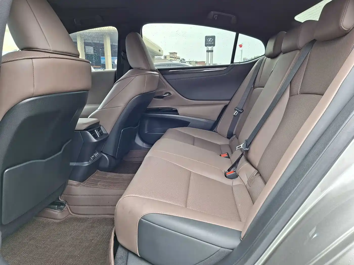 Lexus ES 2023 200 Excellence Edition фото 25