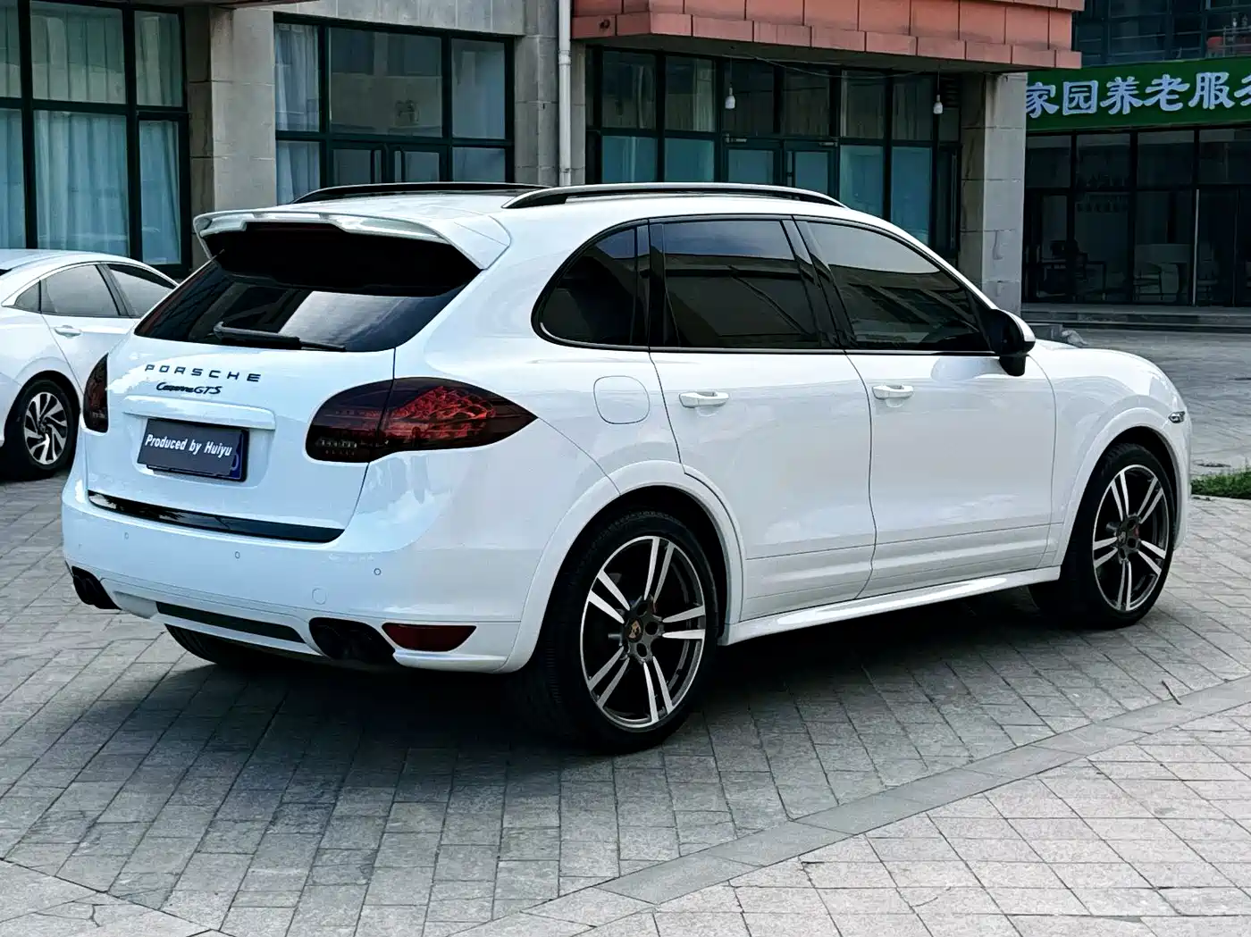 Porsche Cayenne 2012 Cayenne GTS 4.8L фото 6