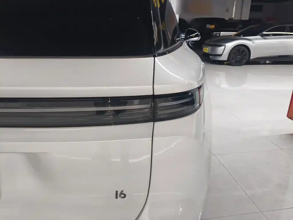 Li Auto i6 2026 2025 4WD Base Model