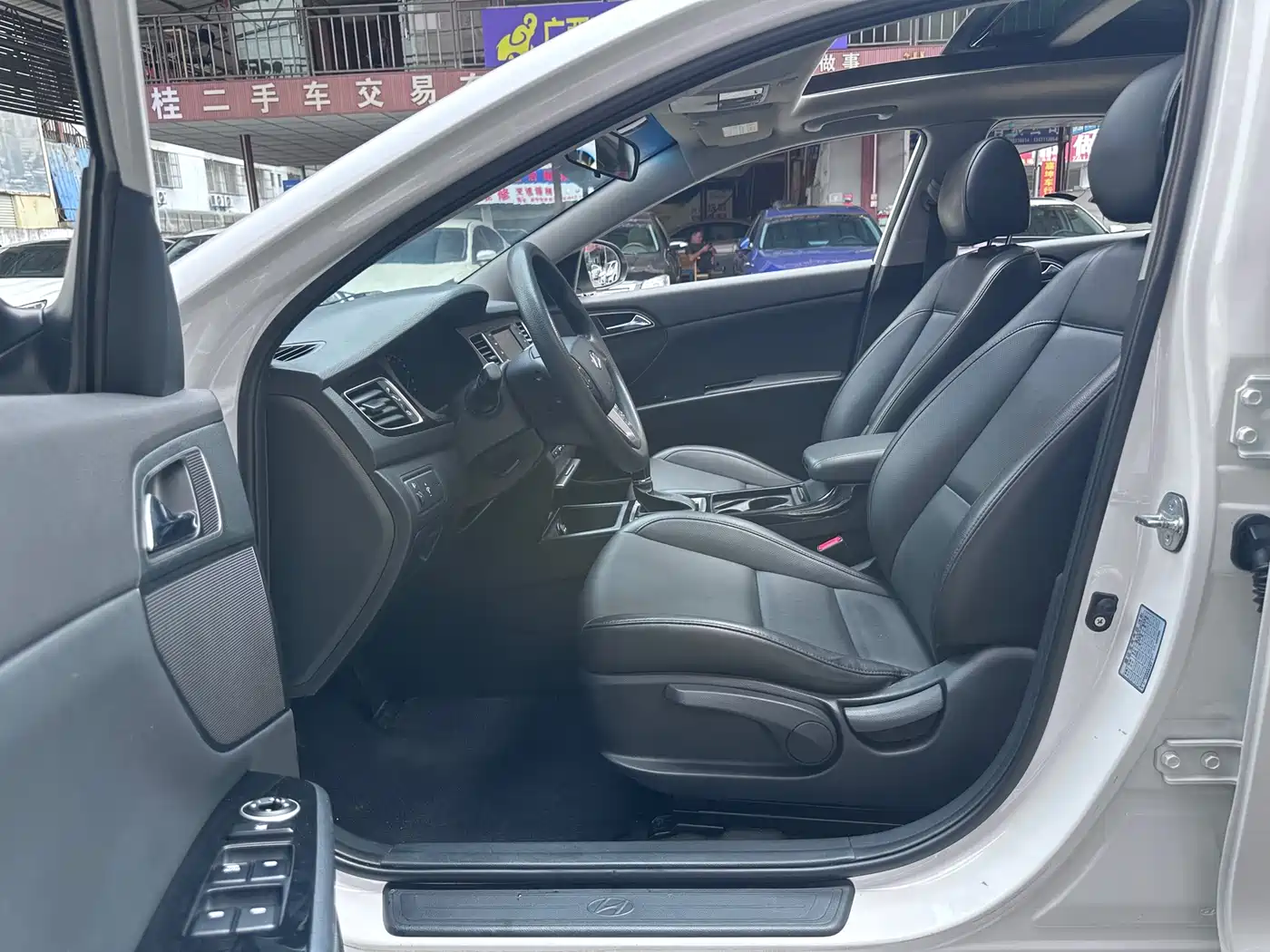 Hyundai Mistra 2016 1.8L Automatic Smart GLS фото 4