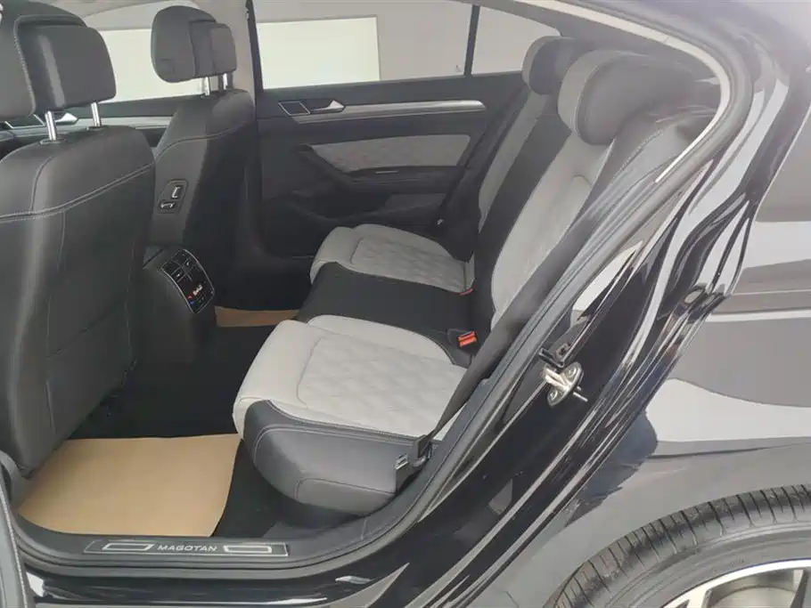 Volkswagen Magotan 2023 2 Million Units Anniversary Edition 330TSI DSG Leading Type фото 11