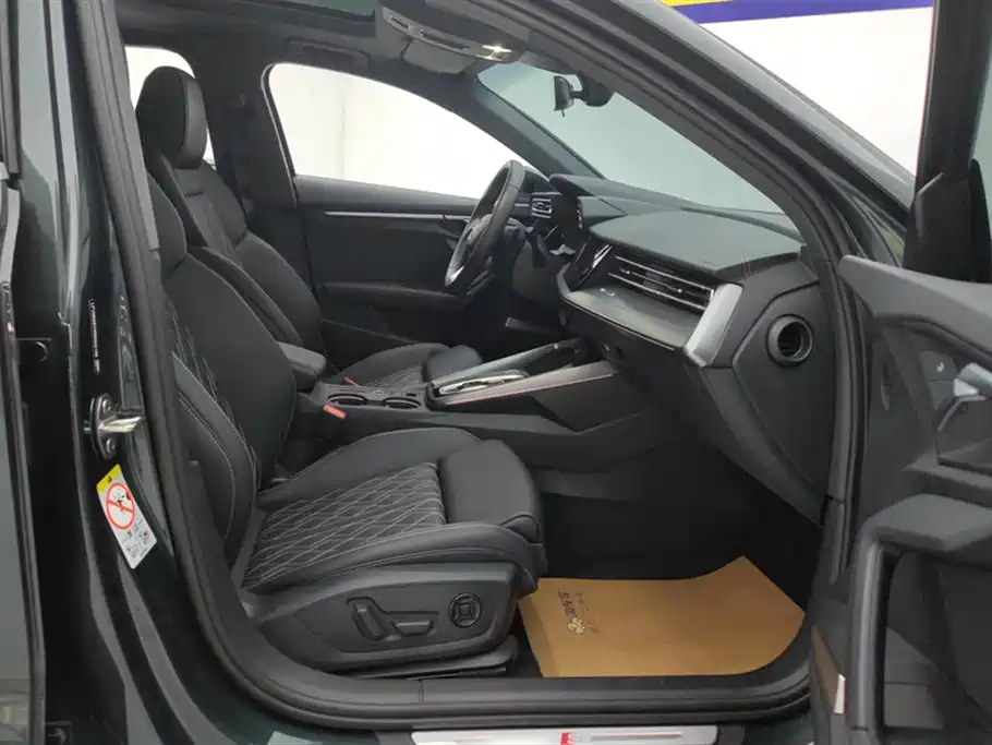 Audi A3 2025 Sportback 35TFSI Flying Premium фото 8