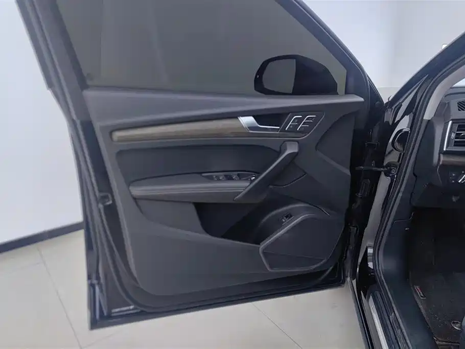 Audi Q5L 2023 40T Luxury Elegance фото 7