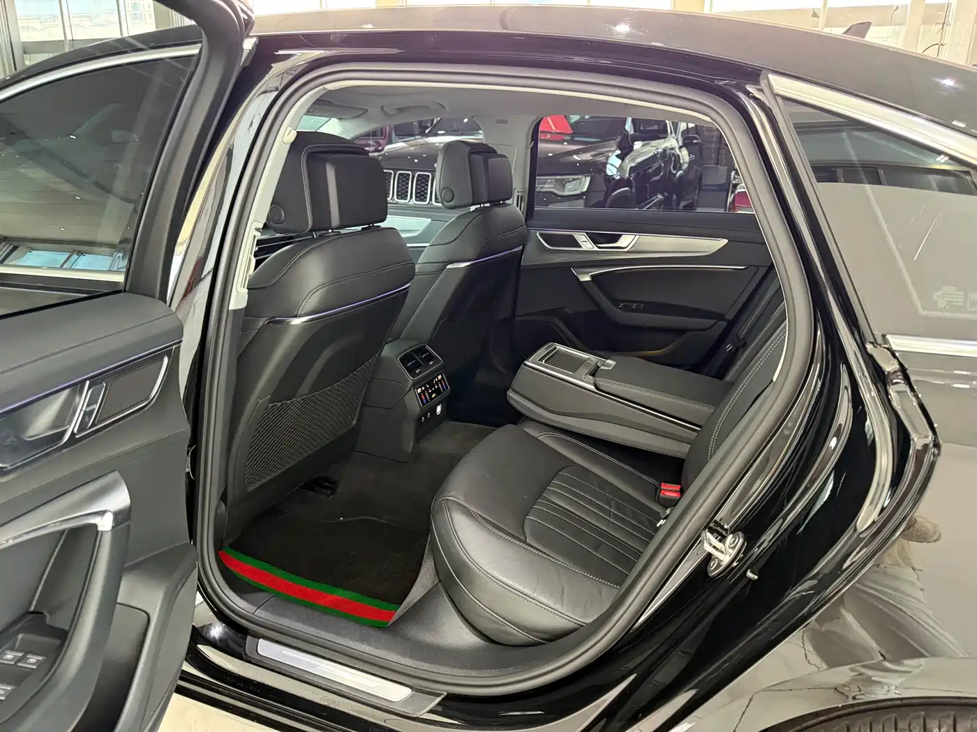 Audi A6L 2023 45 TFSI Premium Selection Elegance фото 7