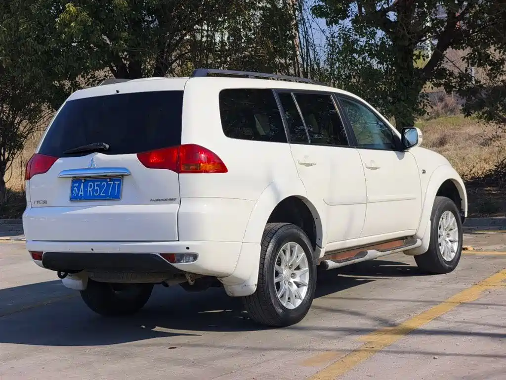 Mitsubishi Pajero Sport 2013 3.0L Automatic 2WD Luxury фото 5