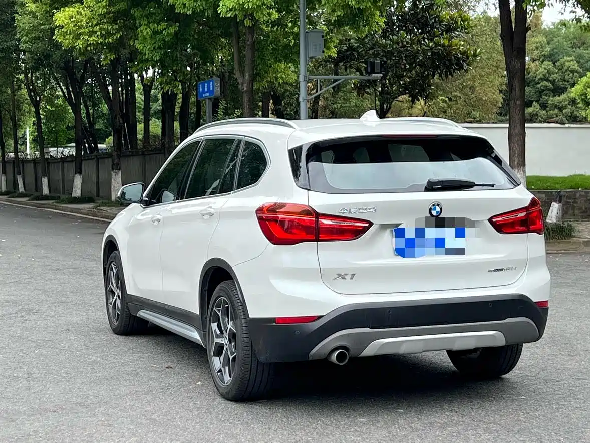 BMW X1 2018 sDrive18Li Premium Model фото 9