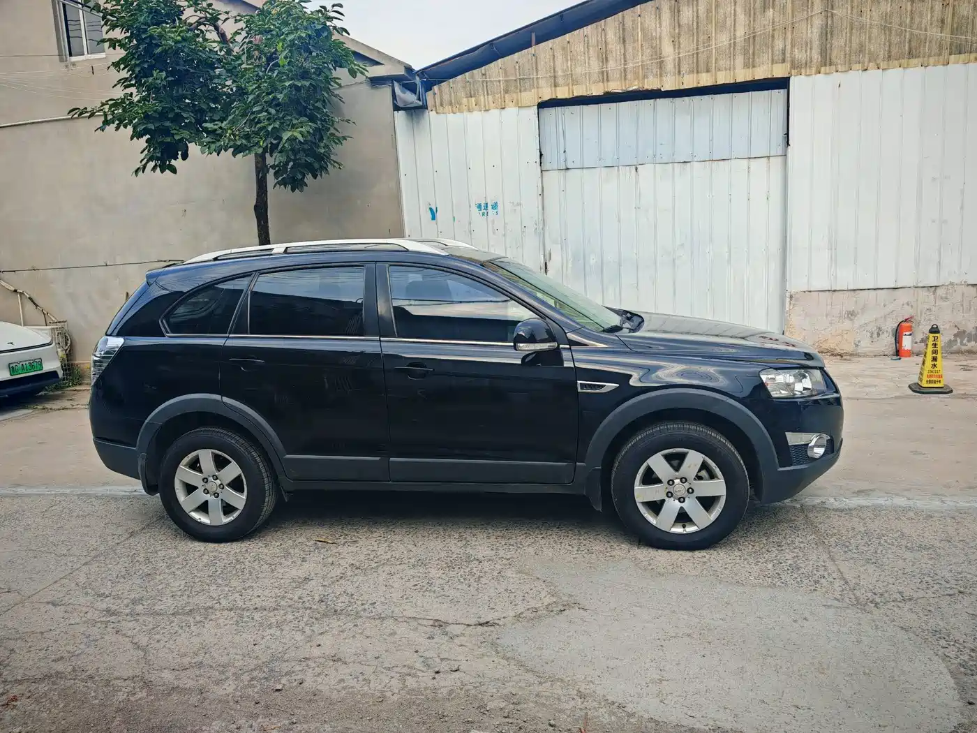 Chevrolet Captiva 2012 2012 Model 2.4L 2WD Urban Edition 5-Seater