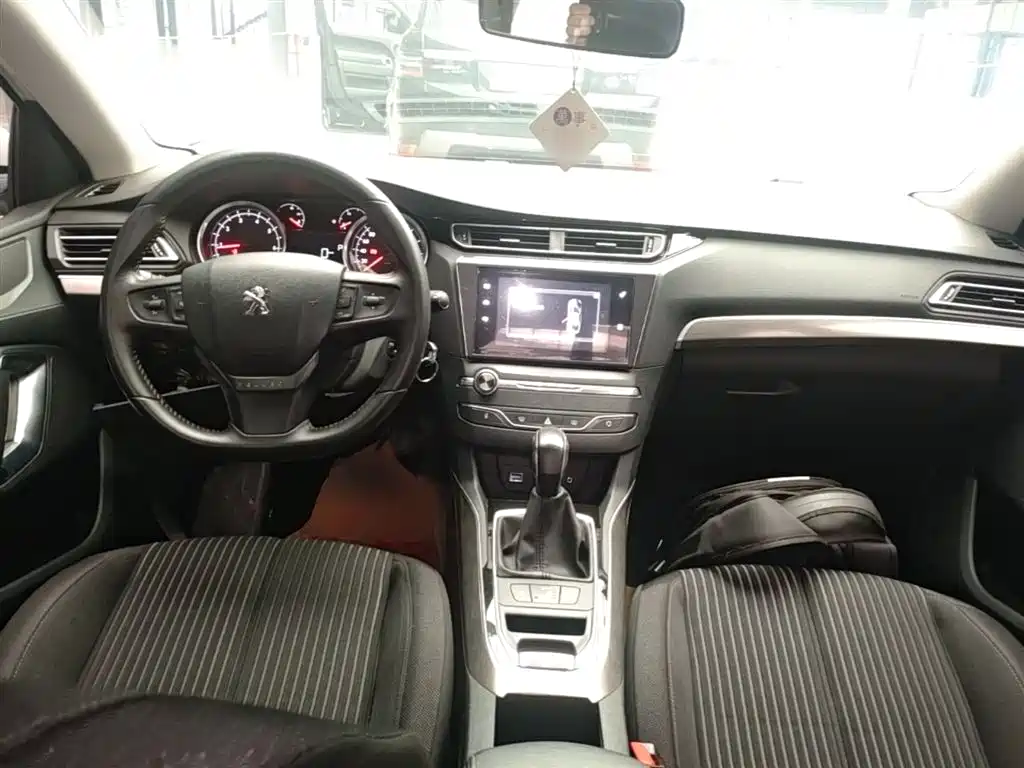 Peugeot 408 2016 1.6T Automatic Luxury Edition фото 10