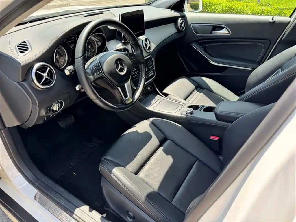 Mercedes-Benz GLA 2016 GLA 200 Fashion фото 16
