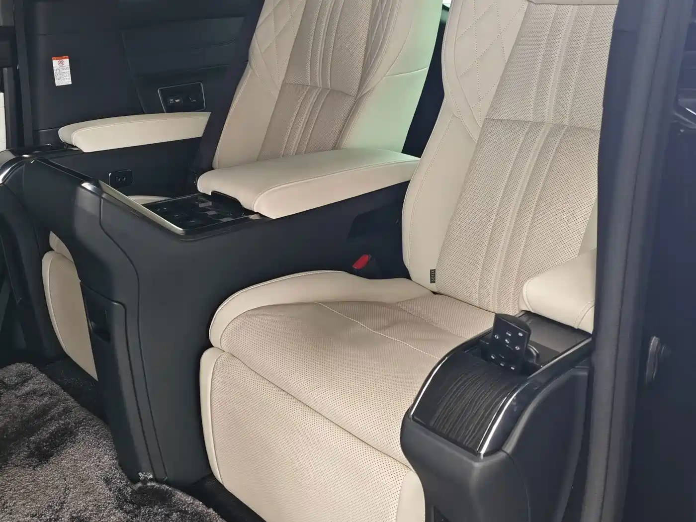 Lexus LM 2020 2020 300h 4-Seat Imperial Edition