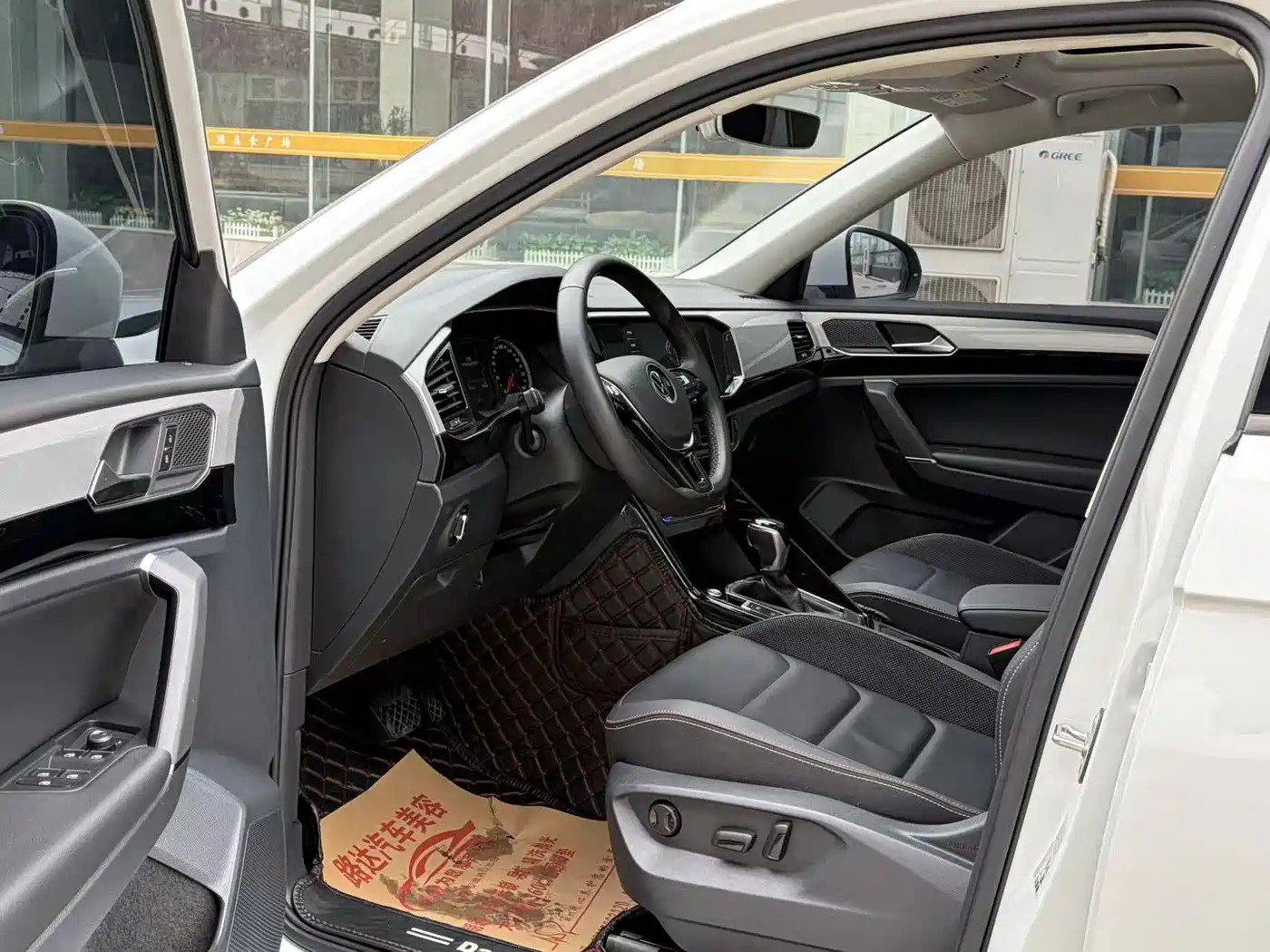 Volkswagen Tayron 2021 280TSI 2WD Luxury Smart Connect фото 7