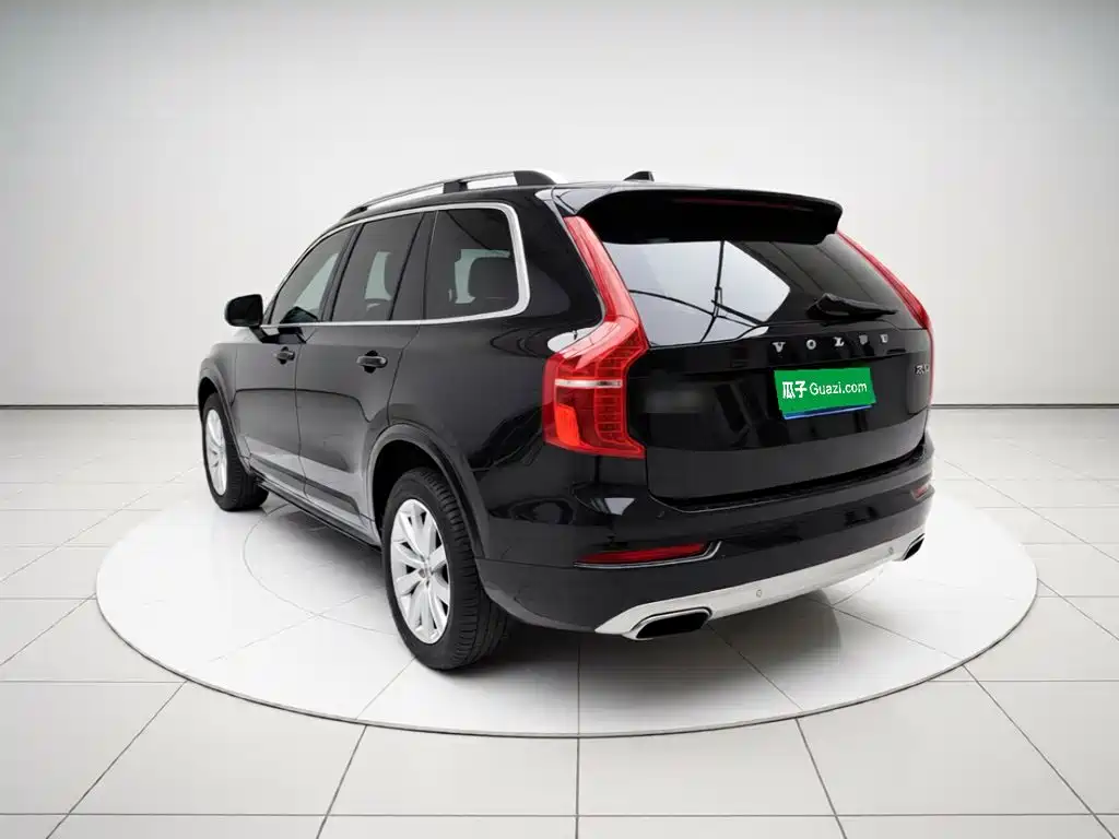 Фото 4 - Volvo XC90