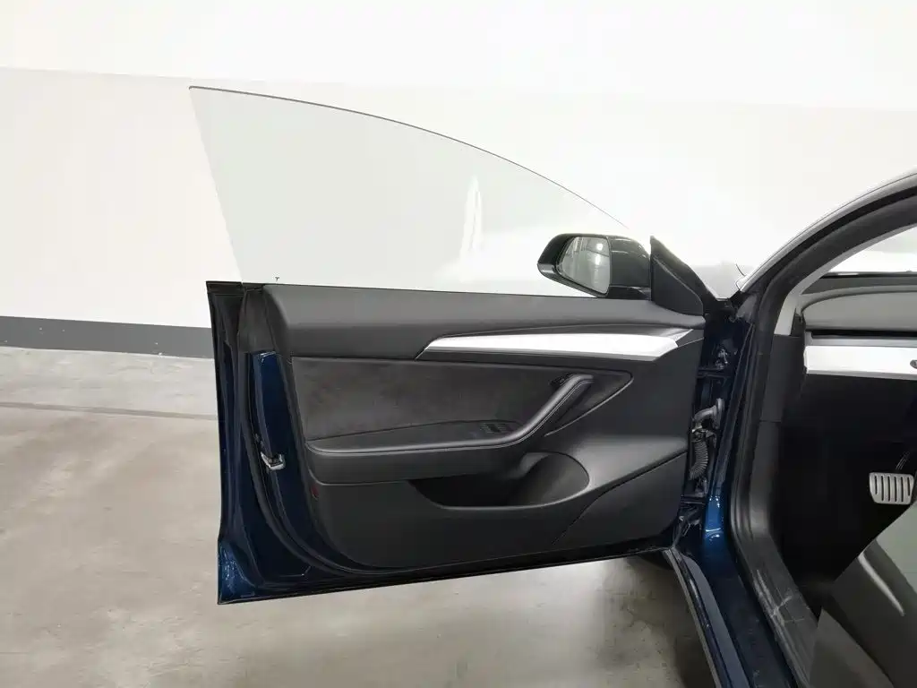 Фото 8 - Tesla Model 3