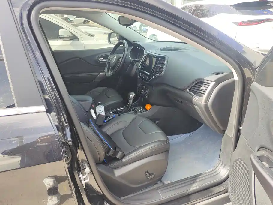 Jeep Cherokee 2021 2020 2.0T 2WD Leading Edition