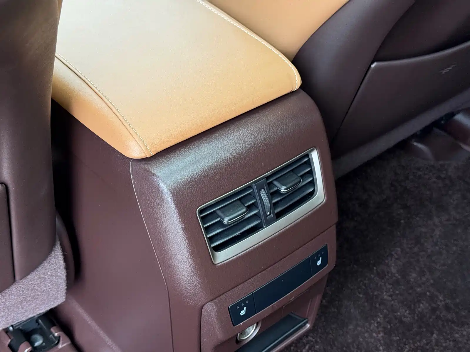 Фото 16 - Lexus RX