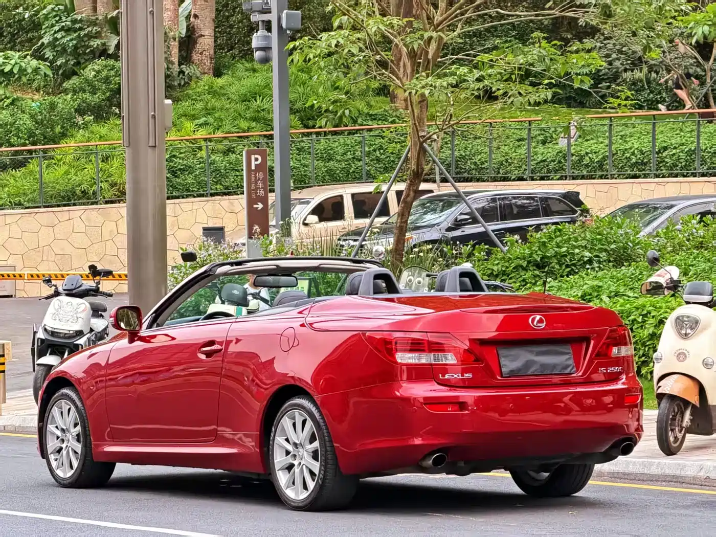 Lexus IS 2011 250C фото 8