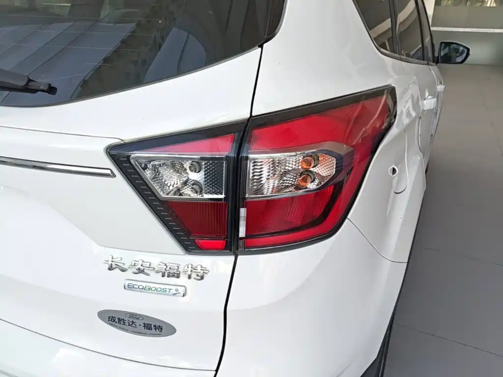 Фото 8 - Ford Kuga