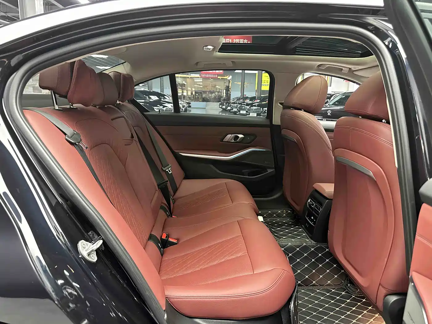 BMW 3 Series 2024 325Li M Sport Shadowline Package фото 10