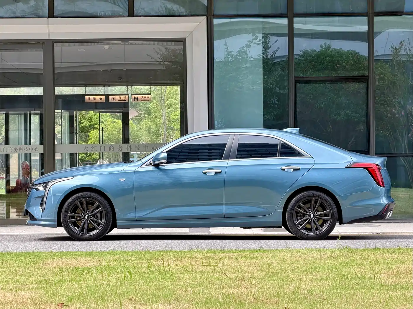 2024 Cadillac CT4