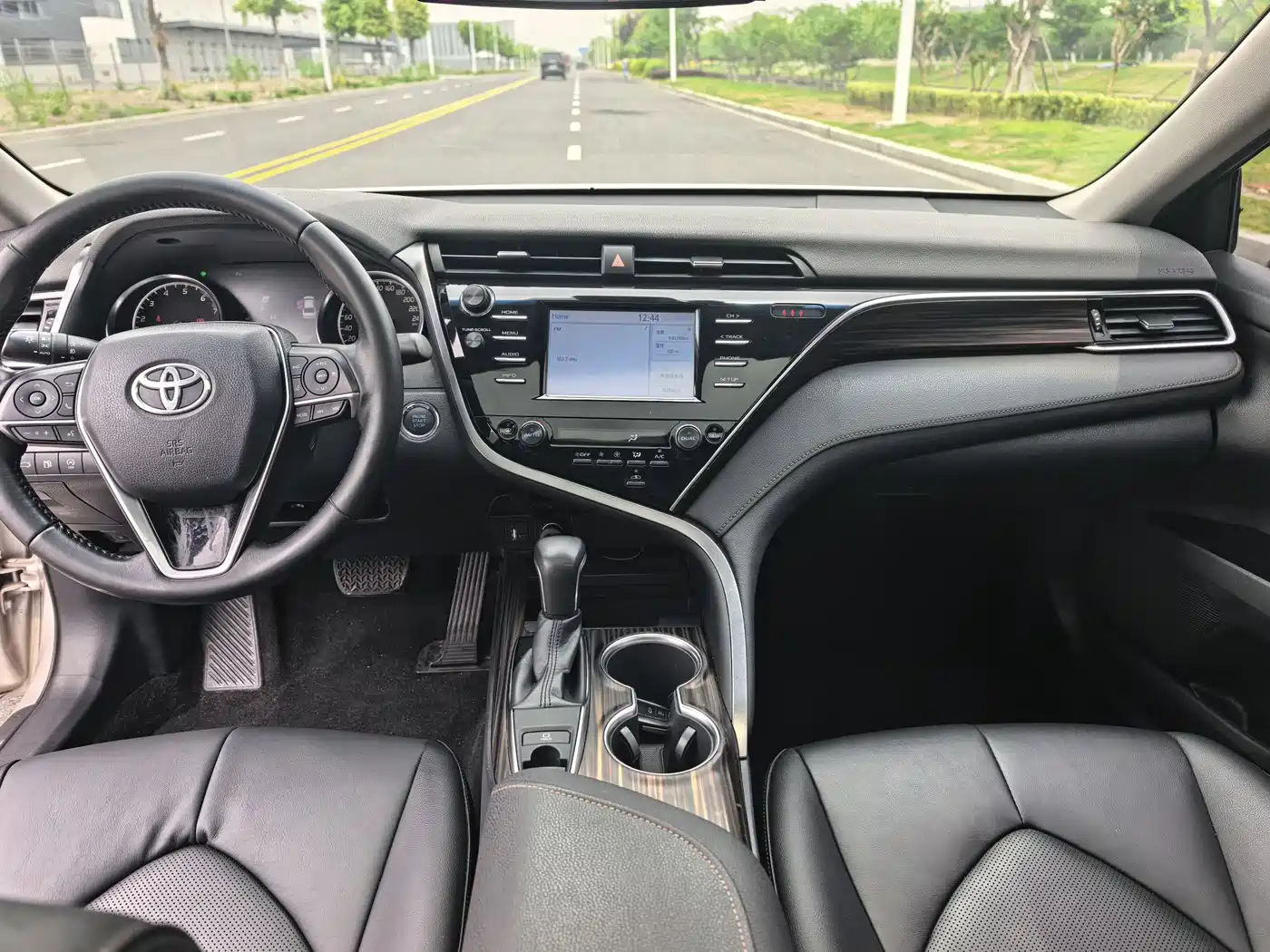Toyota Camry 2018 2.0G Luxury Edition фото 10