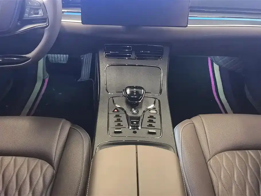 BYD Han 2024 DM-i Glory Edition 121KM Premium фото 16
