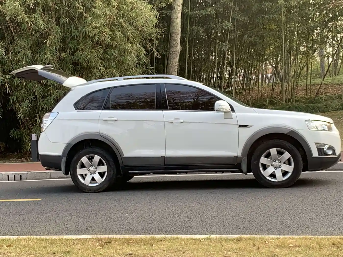 Chevrolet Captiva 2014 2.4L 2WD Urban 7-seater фото 8